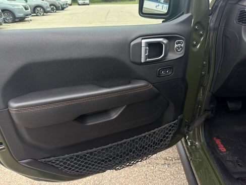 Used 2021 Jeep Gladiator Mojave w/ Dual Top Group AWD/4WD image 25