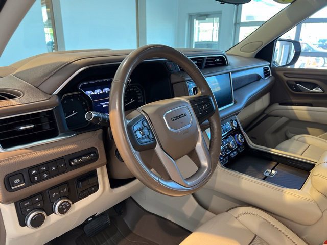 Used 2021 GMC Yukon Denali w/ Denali Premium Package AWD/4WD image 13