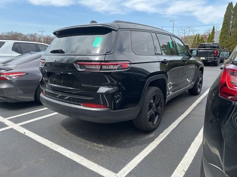 Used 2024 Jeep Grand Cherokee L Altitude image 4