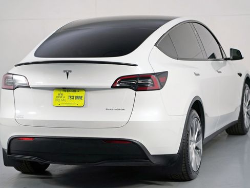 Used 2024 Tesla Model Y Long Range image 52