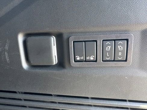 Used 2026 Chevrolet Tahoe High Country AWD/4WD image 23