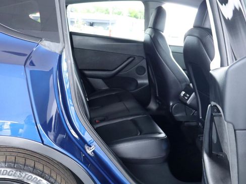 Used 2021 Tesla Model Y Long Range AWD/4WD image 31