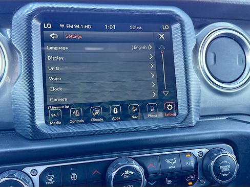 Used 2020 Jeep Wrangler Unlimited Sahara image 28