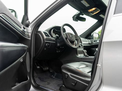 Used 2018 Jeep Grand Cherokee Limited AWD/4WD image 14