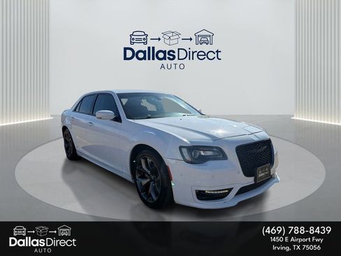 Used 2022 Chrysler 300 Touring L image 2