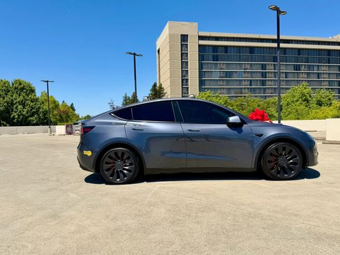 Used 2022 Tesla Model Y Performance AWD/4WD image 7