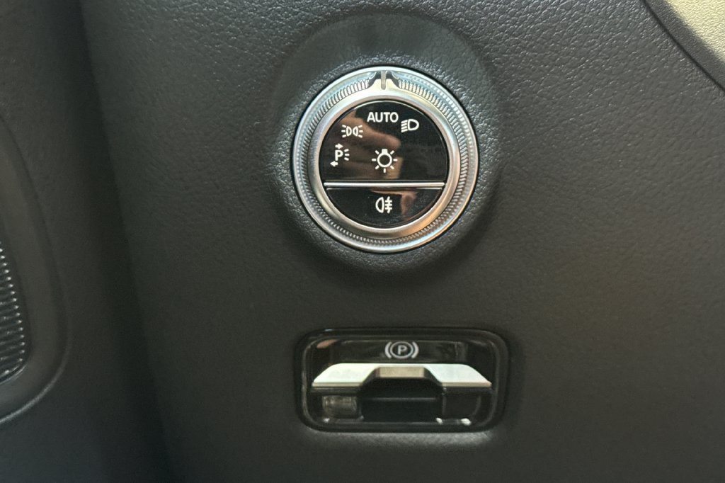 Used 2024 Mercedes-Benz C 300 Sedan image 31