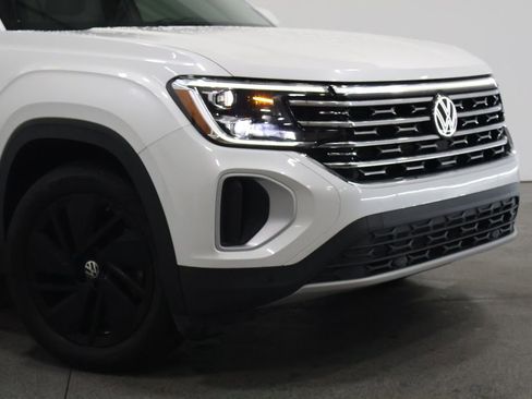 Used 2024 Volkswagen Atlas SEL image 3