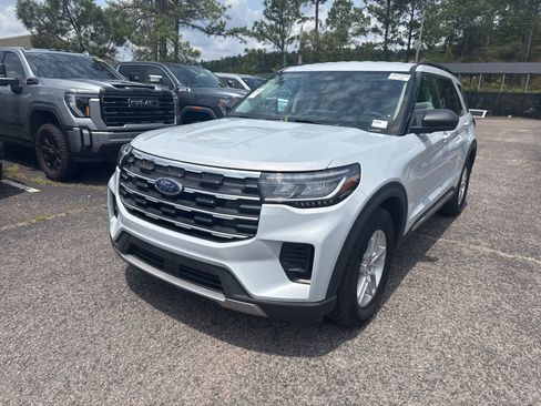 Used 2025 Ford Explorer Active RWD image 3