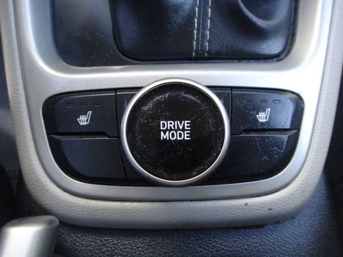 Used 2023 Hyundai Venue Limited FWD image 10