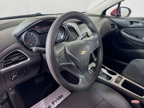 Used 2017 Chevrolet Cruze LS image 10