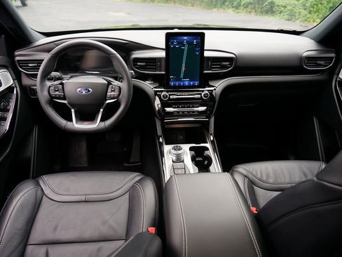 Used 2023 Ford Explorer ST w/ Technology Package image 27