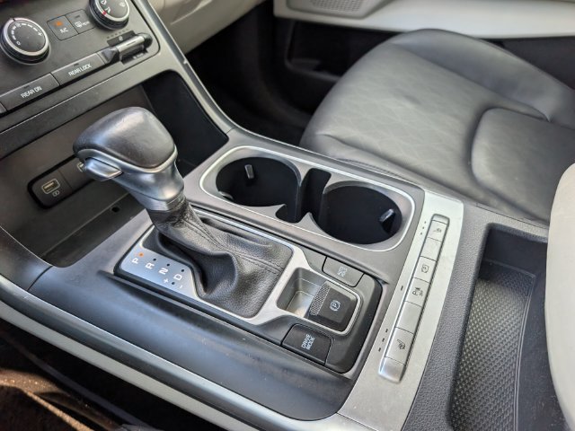 Used 2022 Kia Carnival LX FWD image 24