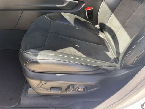 Used 2023 Jeep Grand Cherokee L Laredo image 29