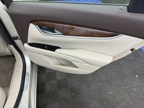 Used 2014 Cadillac XTS Luxury w/ Driver Awareness Package FWD image 8