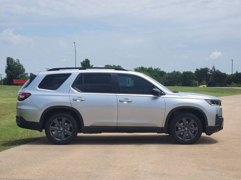 New 2026 Honda Pilot Sport image 7