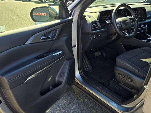 Used 2024 Chevrolet Traverse LT AWD/4WD image 21