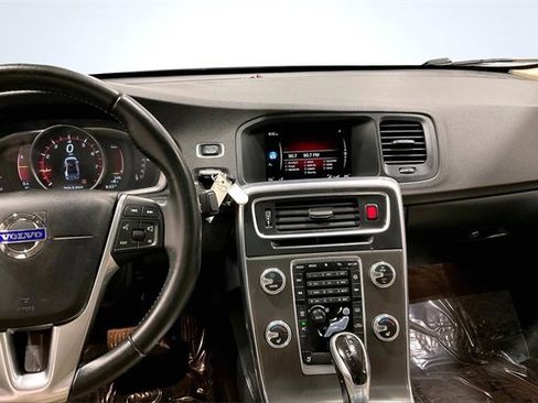 Used 2016 Volvo S60 T5 Premier image 6