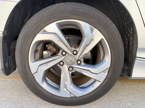 Used 2018 Honda Accord EX image 11