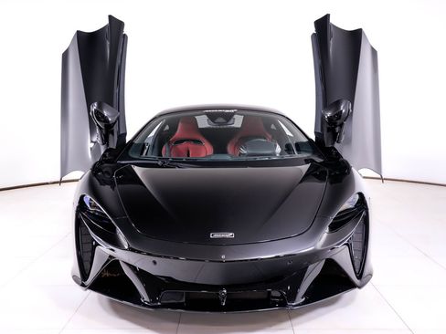 Used 2024 McLaren Artura RWD image 9