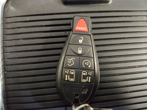 Used 2017 Dodge Grand Caravan GT image 32