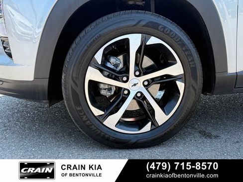 Used 2025 Chevrolet Trax RS FWD image 33