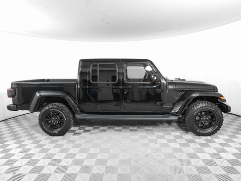 Used 2023 Jeep Gladiator Overland image 4