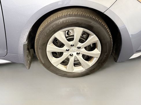 Used 2025 Toyota Corolla LE image 31