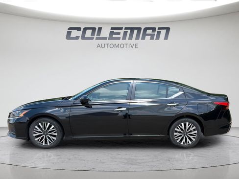 Used 2024 Nissan Altima 2.5 SV FWD image 2