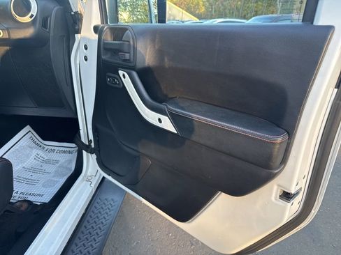 Used 2012 Jeep Wrangler Unlimited Sahara image 49