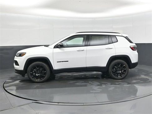 New 2026 Jeep Compass Latitude image 7