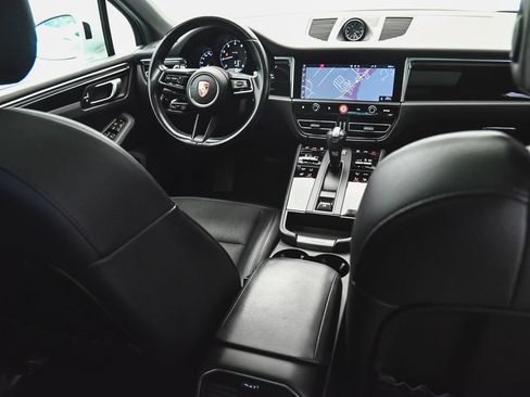 Used 2023 Porsche Macan AWD/4WD image 40