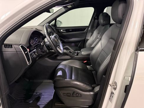 Used 2023 Porsche Cayenne image 9