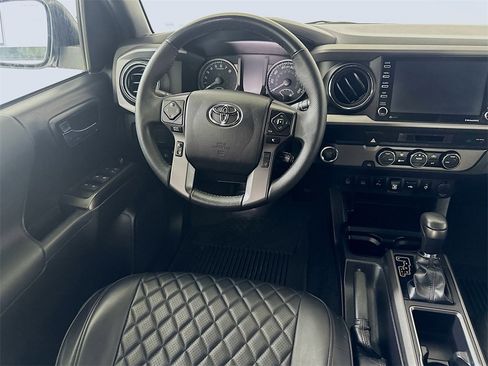 Used 2022 Toyota Tacoma TRD Off-Road image 17