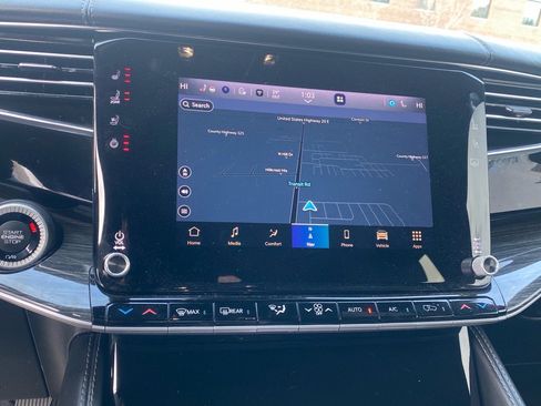 Used 2022 Jeep Wagoneer Series III w/ Premium Group I image 11