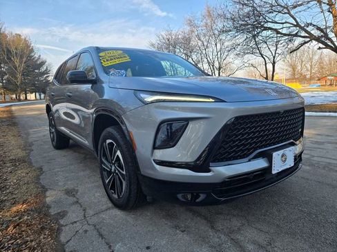 Used 2025 Buick Enclave Sport Touring image 10