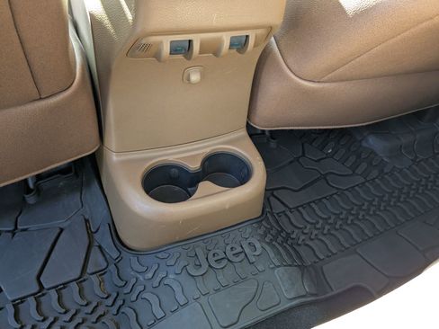 Used 2017 Jeep Wrangler Unlimited Rubicon w/ Connectivity Group image 26