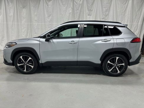 Used 2025 Toyota Corolla Cross XSE image 4