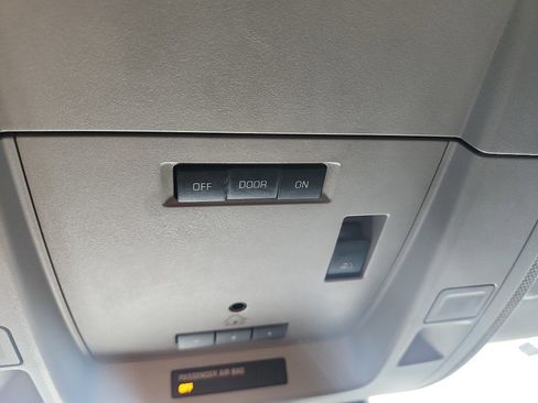 Used 2018 GMC Sierra 1500 SLT image 28