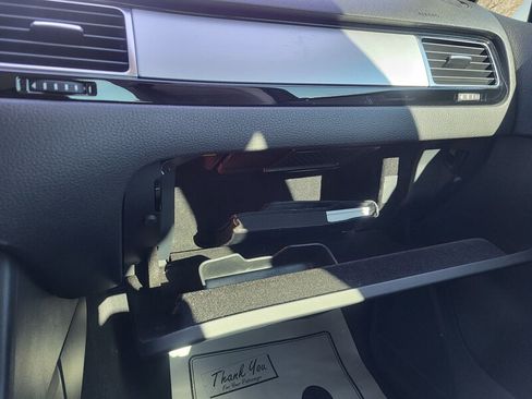 Used 2016 Volkswagen Touareg Sport image 21