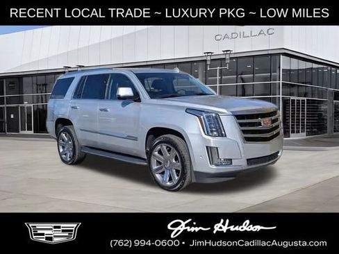 Used 2020 Cadillac Escalade Luxury image 1