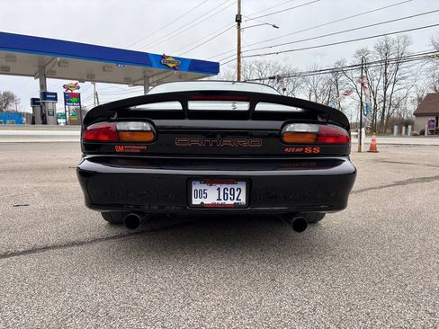 Used 2001 Chevrolet Camaro SS Coupe w/ SS Performance/Appearance Pkg RWD image 8