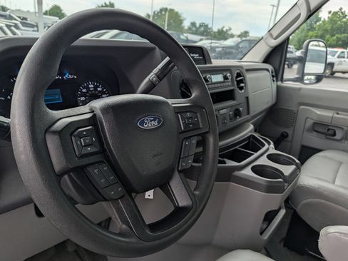 Used 2021 Ford E-450 and Econoline 450 Super Duty RWD image 13