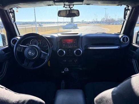 Used 2015 Jeep Wrangler Unlimited Rubicon w/ Connectivity Group image 6