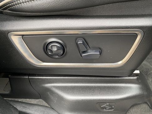 Used 2021 RAM 1500 Limited w/ Body Color Bumper Group image 15