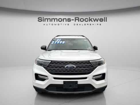 Used 2021 Ford Explorer XLT w/ Equipment Group 202A image 12