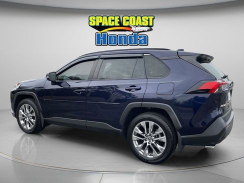 Used 2020 Toyota RAV4 XLE Premium image 9