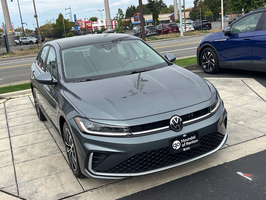 Used 2025 Volkswagen Jetta SE FWD image 3