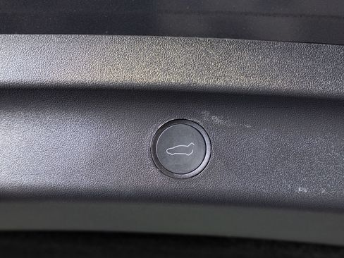Used 2024 Tesla Model Y Long Range AWD/4WD image 20