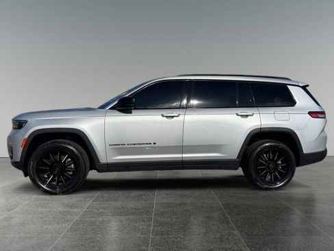 Used 2023 Jeep Grand Cherokee L Limited w/ Luxury Tech Group II AWD/4WD image 2